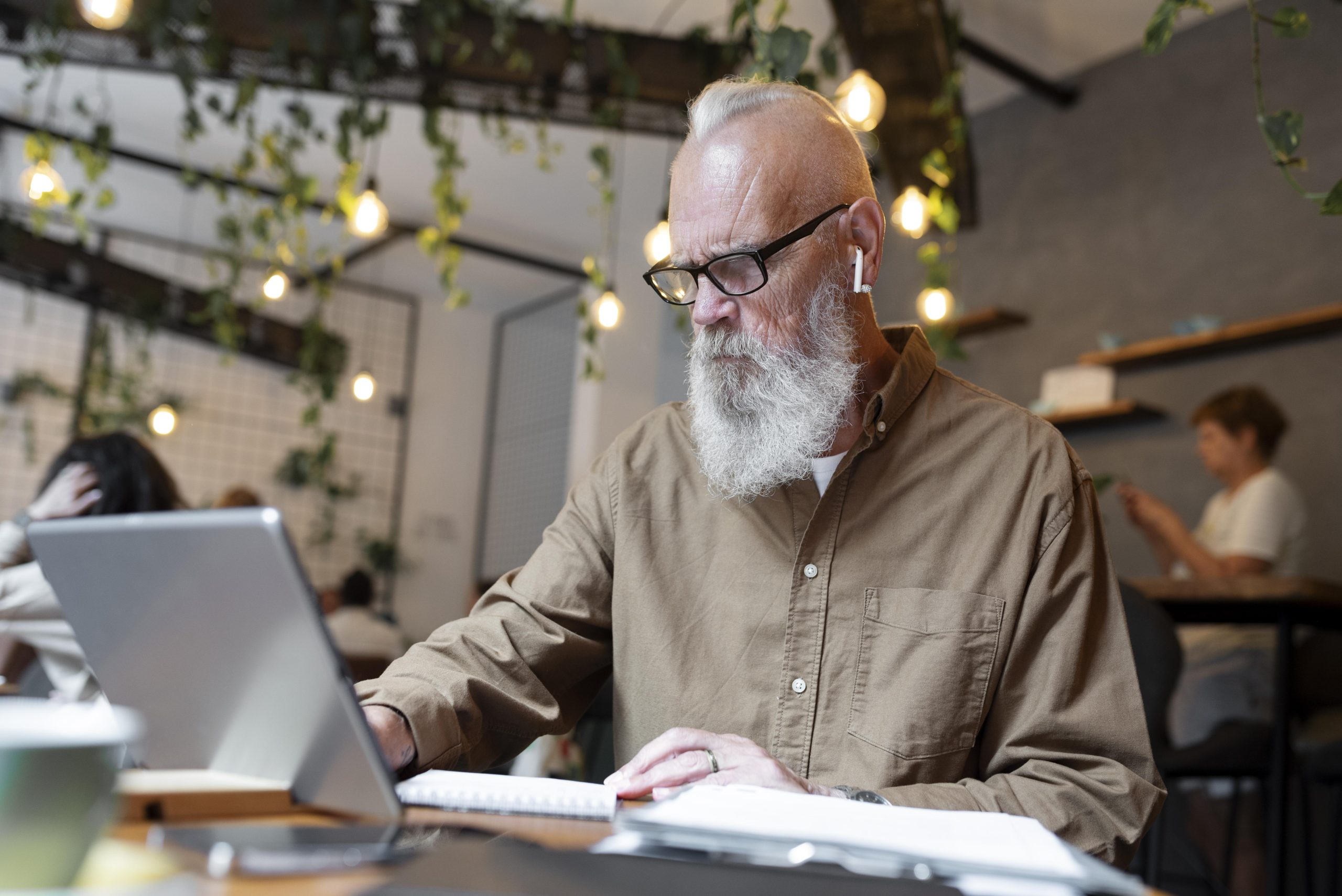 Medium Shot Senior Man Studying